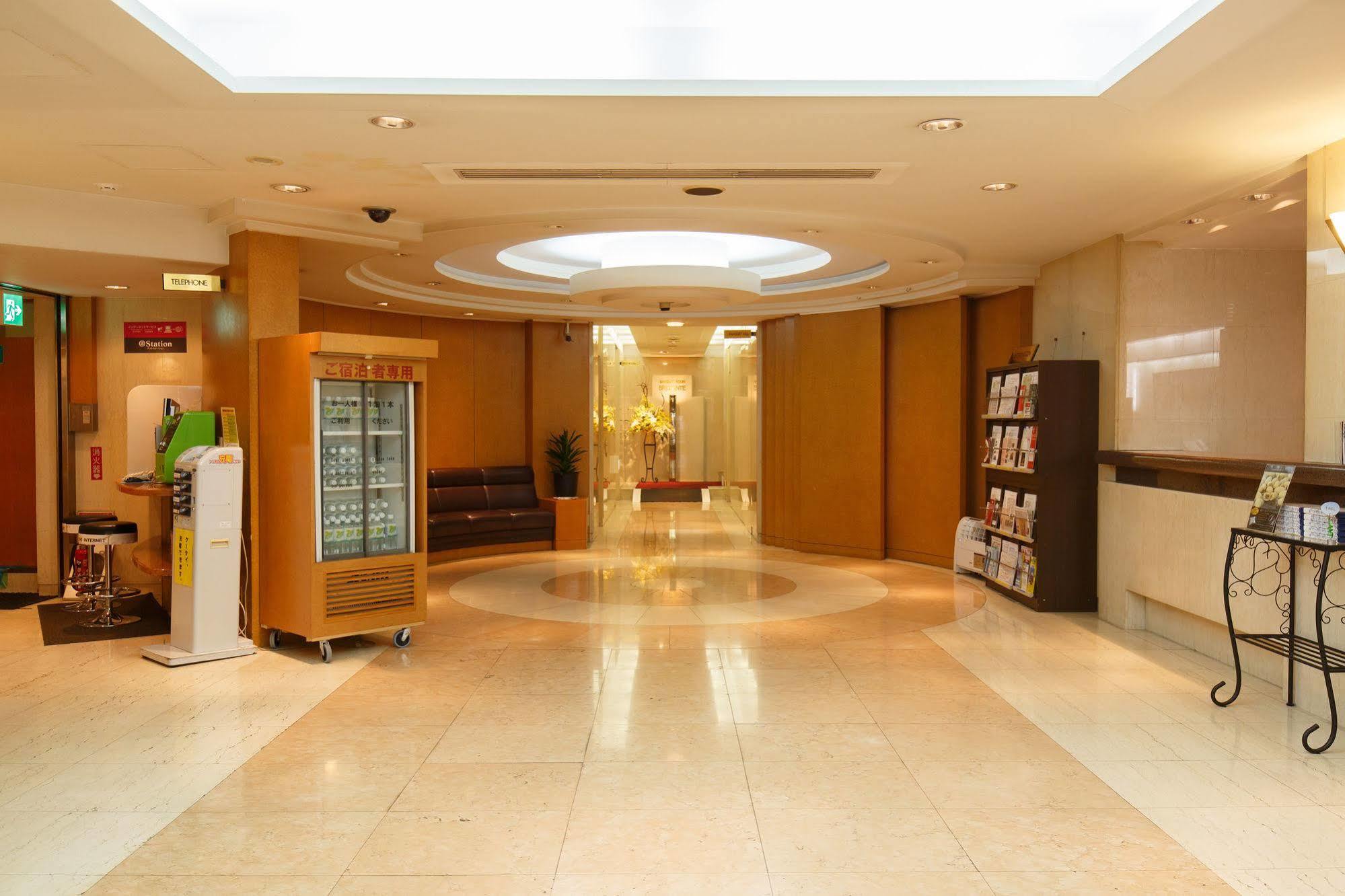 Akasaka Yoko 3* Tokio